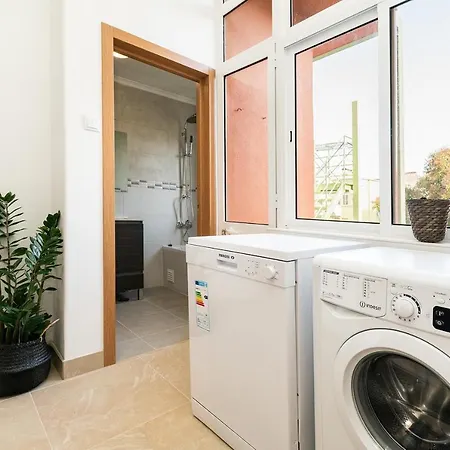 Charming And Bright Near Campo Pequeno *